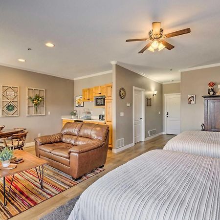 Large, Cozy Midway Studio With Mountain Views! Exterior photo