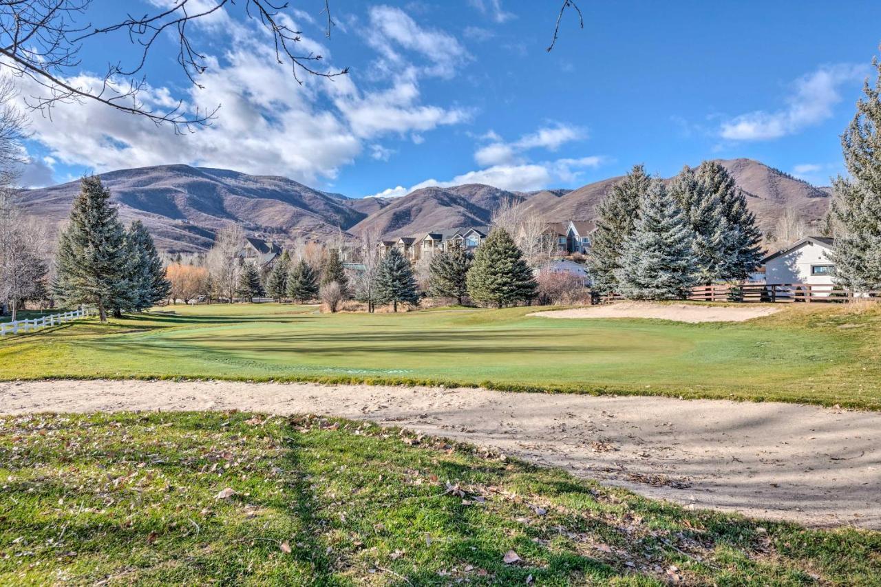Large, Cozy Midway Studio With Mountain Views! Exterior photo