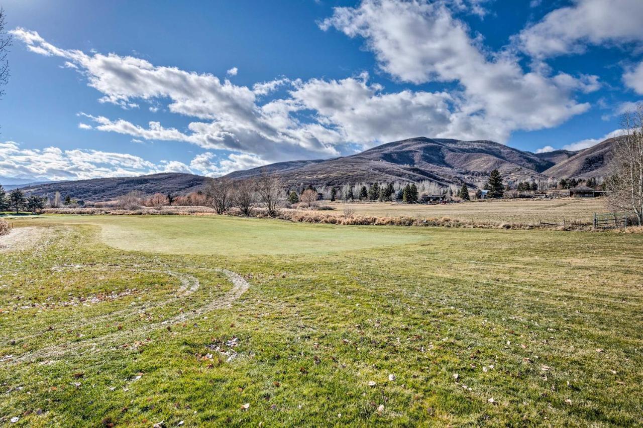 Large, Cozy Midway Studio With Mountain Views! Exterior photo